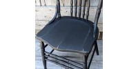 Chaise antique noir Pressback